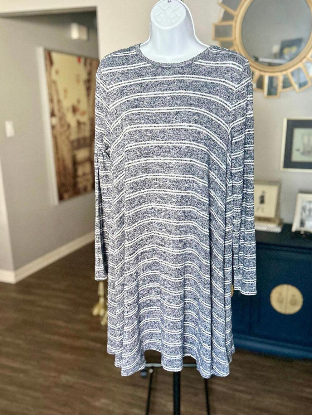 Lou & Grey Women's Striped Stretchy Flowy Dress in Size Medium